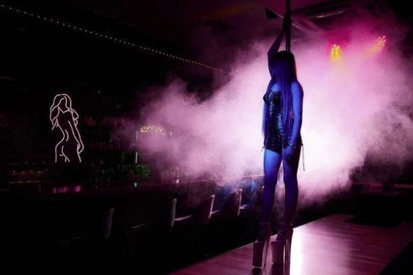 Жыныстық қатынастағы әйел сүт береді